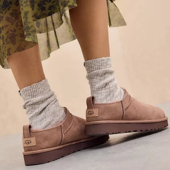 🇨🇦  UGG Women's Classic Micro Classic Boot - Picture 1 of 7